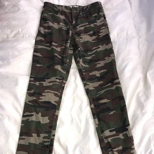 Camo skinny jeans